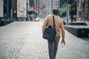 斜背包：現代生活中的多功能必備配件